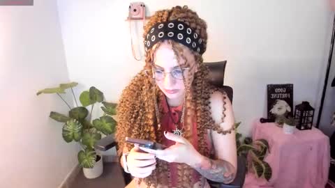 laura 3 i am independent model online show from November 11, 2025, 2:55 am