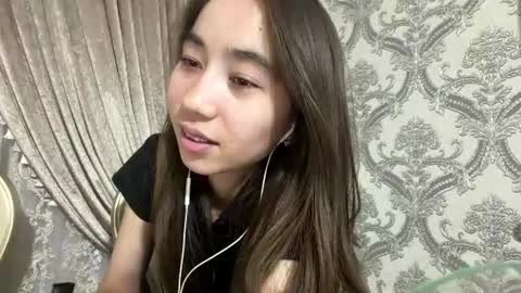 Snapshot of merlenebixel chatting on July 28, 2026, 6:20 pm merlenebixel online show from July 28, 2026, 6:20 pm