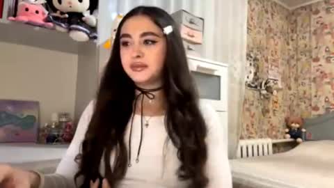 Enni online show from December 1, 2025, 5:29 pm