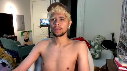 Snapshot of merlinharriss chatting on February 20, 2025, 5:07 pm Merlinz Magic online show from February 20, 2025, 5:07 pm