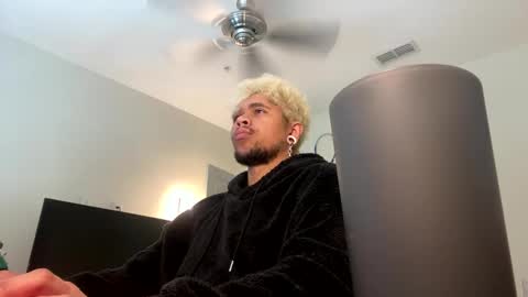 Snapshot of merlinharriss chatting on February 28, 2025, 6:31 pm Merlinz Magic online show from February 28, 2025, 6:31 pm