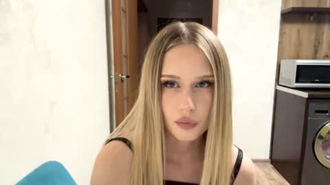 Stefani online show from July 6, 2026, 1:19 pm