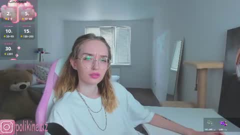 Snapshot of merryl_clark chatting on June 19, 2026, 12:53 pm Sara online show from June 19, 2026, 12:53 pm