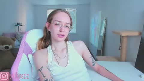 Snapshot of merryl_clark chatting on June 24, 2026, 4:28 pm Sara online show from June 24, 2026, 4:28 pm