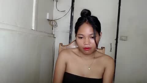 Snapshot of merryrose143 chatting on April 21, 2026, 5:50 pm merryrose143 online show from April 21, 2026, 5:50 pm
