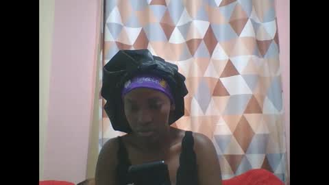 Snapshot of messyluna chatting on June 1, 2026, 7:21 am meggy and bree online show from June 1, 2026, 7:21 am