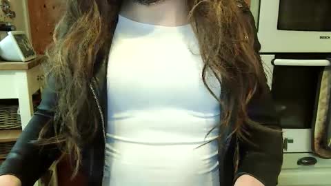 messyxdresser online show from March 10, 2025, 1:54 pm