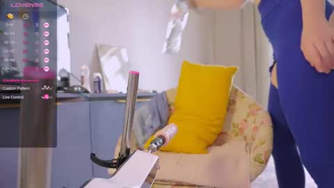 Snapshot of meukotis chatting on September 10, 2025, 8:25 am Stella online show from September 10, 2025, 8:25 am