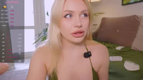 Snapshot of meukotis chatting on September 19, 2025, 1:23 pm Stella online show from September 19, 2025, 1:23 pm