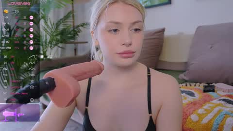 Snapshot of meukotis chatting on September 24, 2025, 9:23 am Stella online show from September 24, 2025, 9:23 am