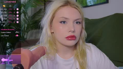 Snapshot of meukotis chatting on September 29, 2025, 6:40 am Stella online show from September 29, 2025, 6:40 am