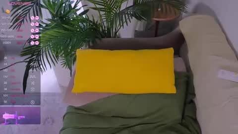 Snapshot of meukotis chatting on October 10, 2025, 12:15 pm Stella online show from October 10, 2025, 12:15 pm