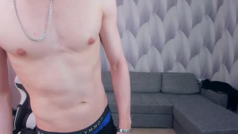 Snapshot of meverik_oushen chatting on April 17, 2026, 1:03 pm MEVERIK OUSHEN online show from April 17, 2026, 1:03 pm