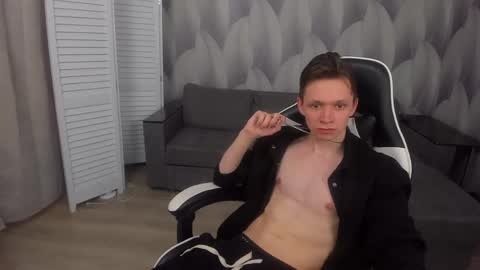 Snapshot of meverik_oushen chatting on April 23, 2026, 1:46 pm MEVERIK OUSHEN online show from April 23, 2026, 1:46 pm