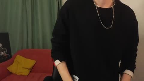 Snapshot of meverik_oushen chatting on May 8, 2026, 12:43 pm MEVERIK OUSHEN online show from May 8, 2026, 12:43 pm