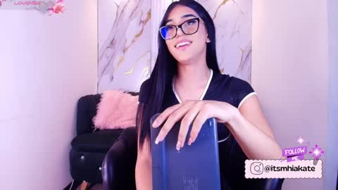 Snapshot of mhia_kate chatting on May 14, 2026, 12:01 pm Mhia Kate online show from May 14, 2026, 12:01 pm