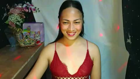 Mia online show from December 16, 2025, 12:43 pm