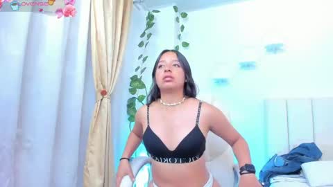 Snapshot of mia18___ chatting on May 19, 2026, 9:21 pm Mia online show from May 19, 2026, 9:21 pm
