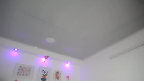 Snapshot of mia18_queen chatting on December 21, 2024, 10:06 am mia18_queen online show from December 21, 2024, 10:06 am