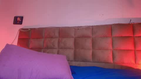 Emi online show from November 4, 2025, 7:24 pm