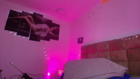 Emi online show from November 5, 2025, 7:25 pm