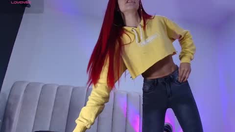 Snapshot of mia_0_ chatting on January 7, 2026, 7:16 pm Emi online show from January 7, 2026, 7:16 pm