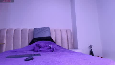 Snapshot of mia_0_ chatting on January 13, 2026, 7:19 pm Emi online show from January 13, 2026, 7:19 pm