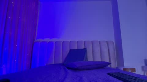 Snapshot of mia_0_ chatting on February 2, 2026, 7:23 pm Emi online show from February 2, 2026, 7:23 pm