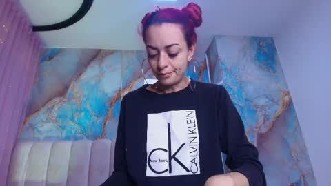 Snapshot of mia_0_ chatting on February 15, 2026, 7:21 pm Emi online show from February 15, 2026, 7:21 pm