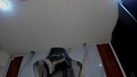 Snapshot of mia_18v chatting on November 18, 2025, 6:01 pm Violett online show from November 18, 2025, 6:01 pm