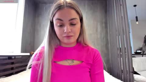 Mia online show from November 14, 2025, 3:27 am