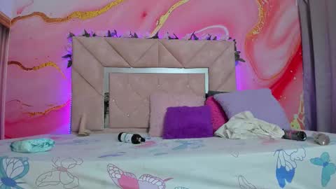 mia__blaze_ online show from November 22, 2025, 3:05 am