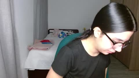 Mia online show from November 8, 2025, 3:07 am