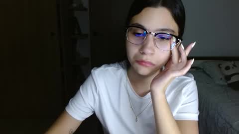 Mia online show from March 21, 2026, 3:22 am