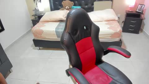 Snapshot of mia__lover_ chatting on February 10, 2026, 5:00 am Mia online show from February 10, 2026, 5:00 am