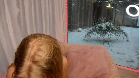 Mia  Milan online show from January 14, 2026, 7:03 am