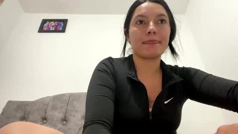 Snapshot of mia__robertss chatting on November 21, 2025, 3:05 am Mia online show from November 21, 2025, 3:05 am