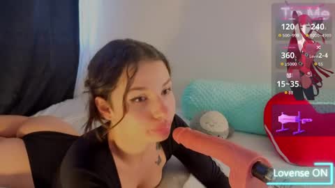 Mia adams  online show from April 1, 2026, 5:21 pm