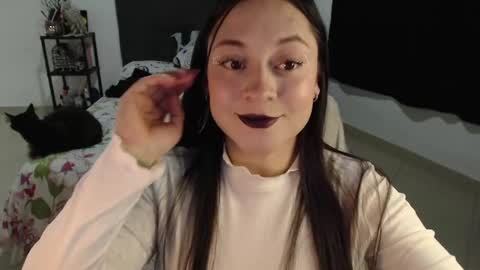 mia online show from December 5, 2024, 11:51 pm