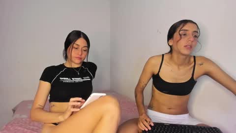 Snapshot of mia_and_kim chatting on October 10, 2025, 6:07 pm mia and kim online show from October 10, 2025, 6:07 pm