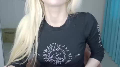 mia_angel online show from May 12, 2026, 5:10 pm