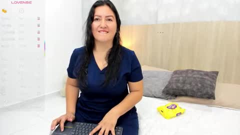 Mia Aristizabal online show from February 15, 2026, 11:41 am