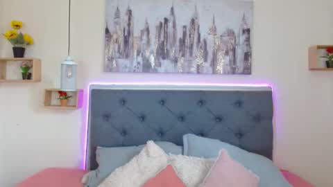 M I A  A Y R A online show from November 16, 2025, 3:28 pm