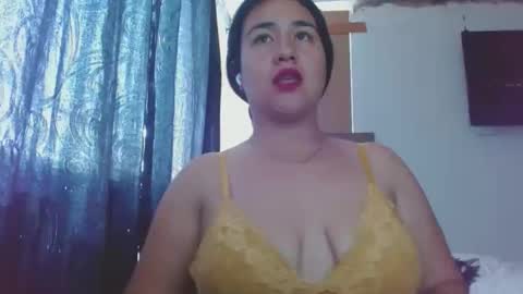 Snapshot of mia_beautiful1 chatting on April 24, 2026, 7:16 pm mia_beautiful1 online show from April 24, 2026, 7:16 pm