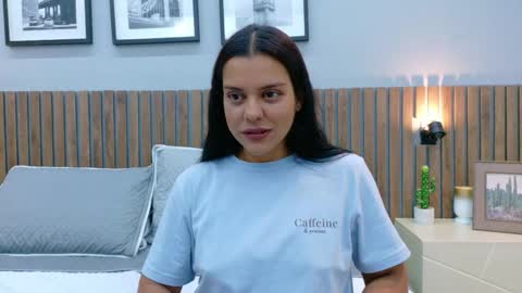 Mia Bellefort online show from February 6, 2026, 8:01 pm