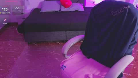 Snapshot of mia_bloom2 chatting on May 4, 2026, 4:52 am mia online show from May 4, 2026, 4:52 am