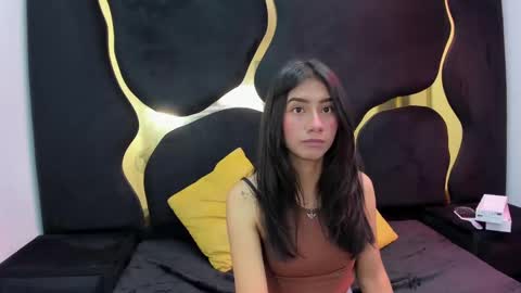 mia_clark18 online show from October 14, 2025, 4:52 pm