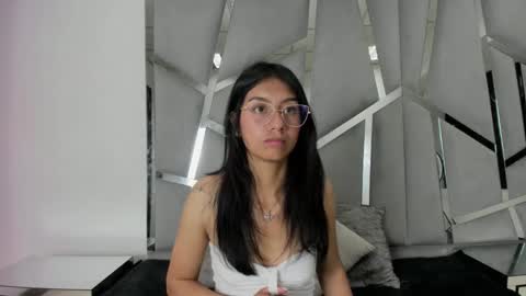 mia_clark18 online show from October 21, 2025, 9:04 pm