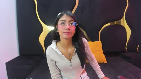 mia_clark18 online show from October 24, 2025, 4:25 pm