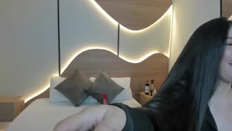 M I A  online show from October 24, 2025, 2:52 am